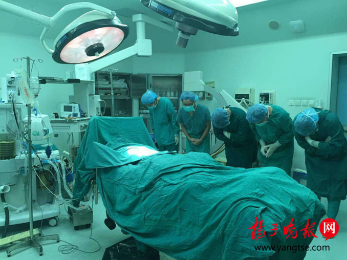 前天（9月29日）晚上10点，一场特别的手术在苏大附一院急诊科紧急展开。这是一场全身器官捐赠手术，接受手术的捐赠者，是一位年仅19岁的男孩。