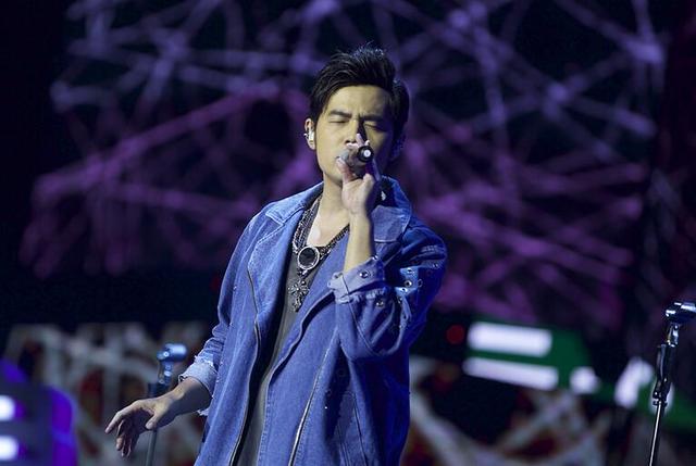 《新歌声》国庆演唱会开启那英经历失戎惊魂