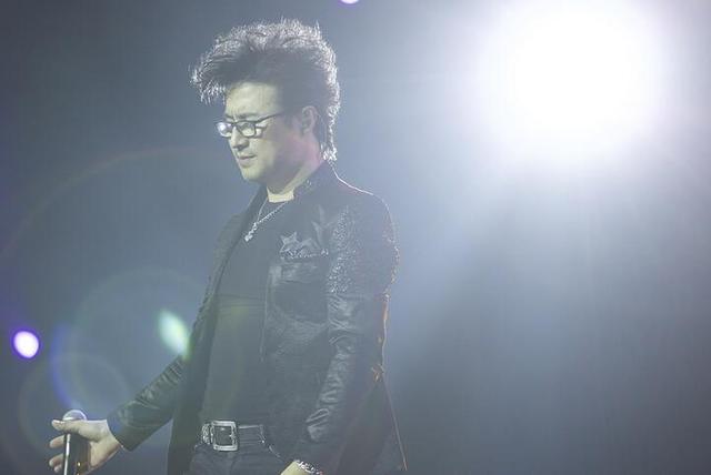 《新歌声》国庆演唱会开启那英经历失戎惊魂