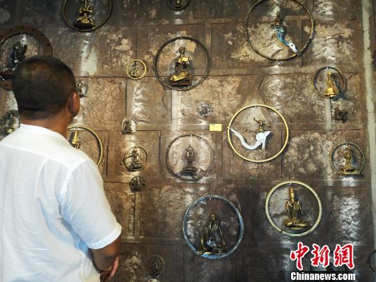 图为李华文创作的88佛。 胡远航 摄