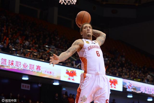 前NBA榜眼回忆征战CBA：在中国打球并不轻松