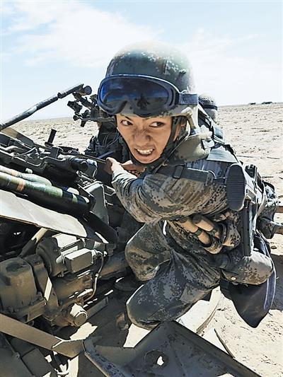 红旗-16防空导弹摧毁高速靶机超低空巡航导弹2