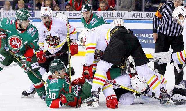 27记射门难换进球 昆仑鸿星不敌东部领头羊