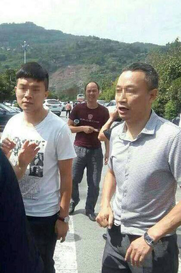 重庆巫溪一副局长高速服务区打人被刑拘 已被免职