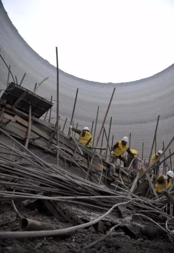 丰城电厂坍塌现场视频曝光:倒掉的钢结构比手臂粗
