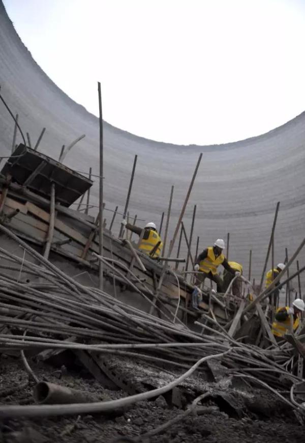 丰城电厂坍塌现场视频曝光:倒掉的钢结构比手臂粗