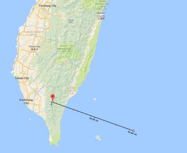 空军发布疑似轰-6K与台湾中央山脉高峰合影