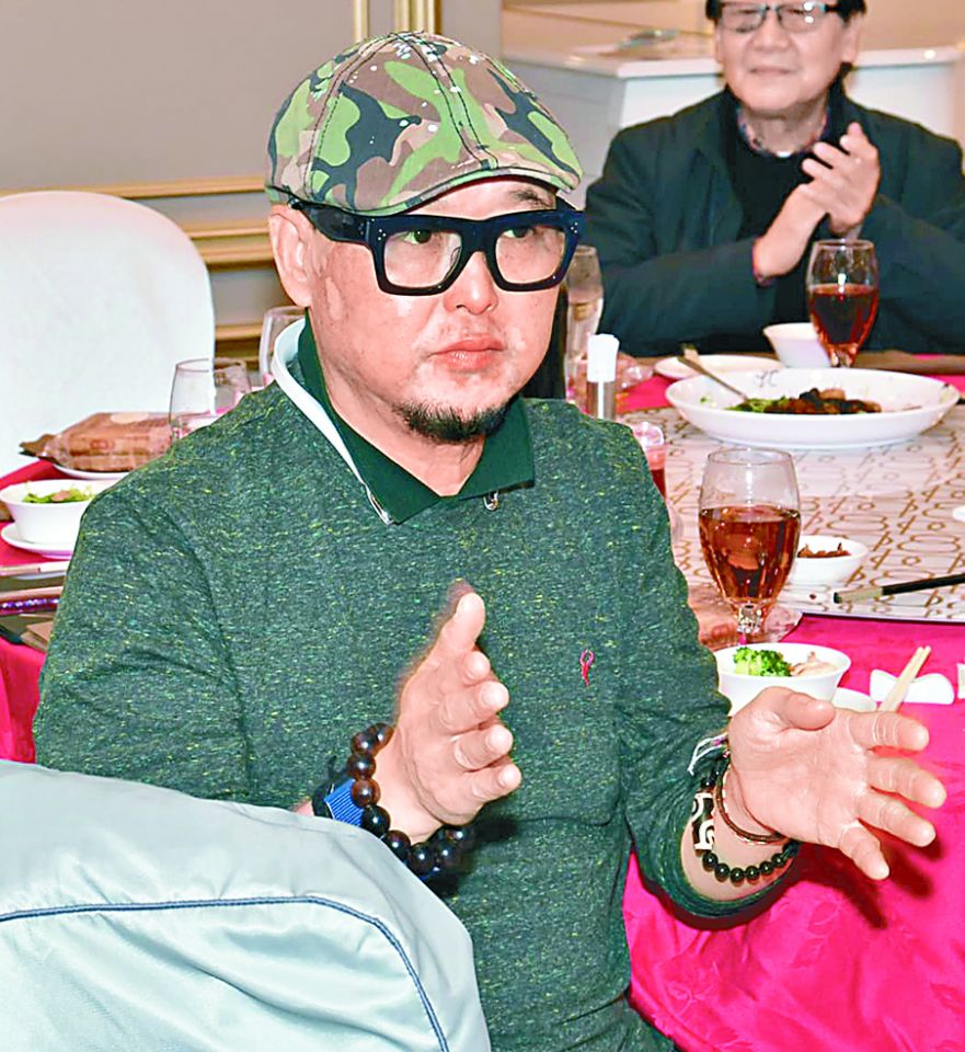 香港金牌监製钱国伟胰脏癌病逝 遗孀陈宛蔚哭别Hero